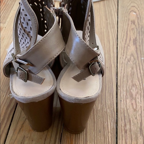 Tan heel boots - Picture 2 of 2